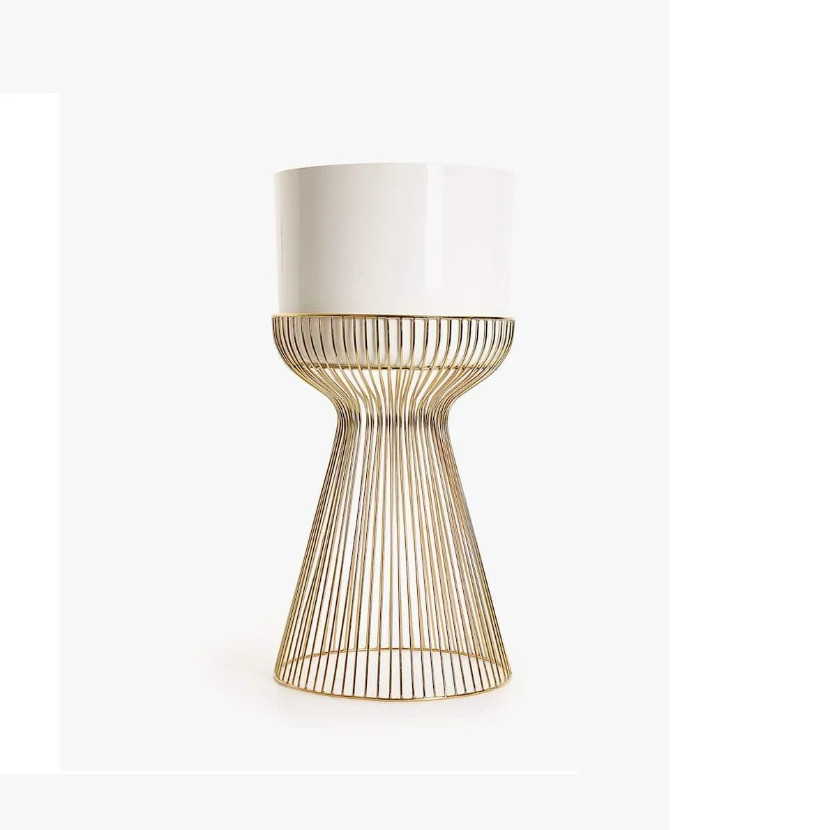 Top Trending Eco Friendly Gold Plated Finishing Metal Garden Planter Handcrafted Design Garden Decorative Flowering Planter Pot