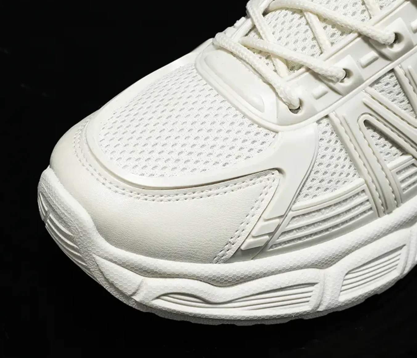 Оптовые кроссовки 2024 года модные повседневные кеды для мужчин и женщин бега на улице