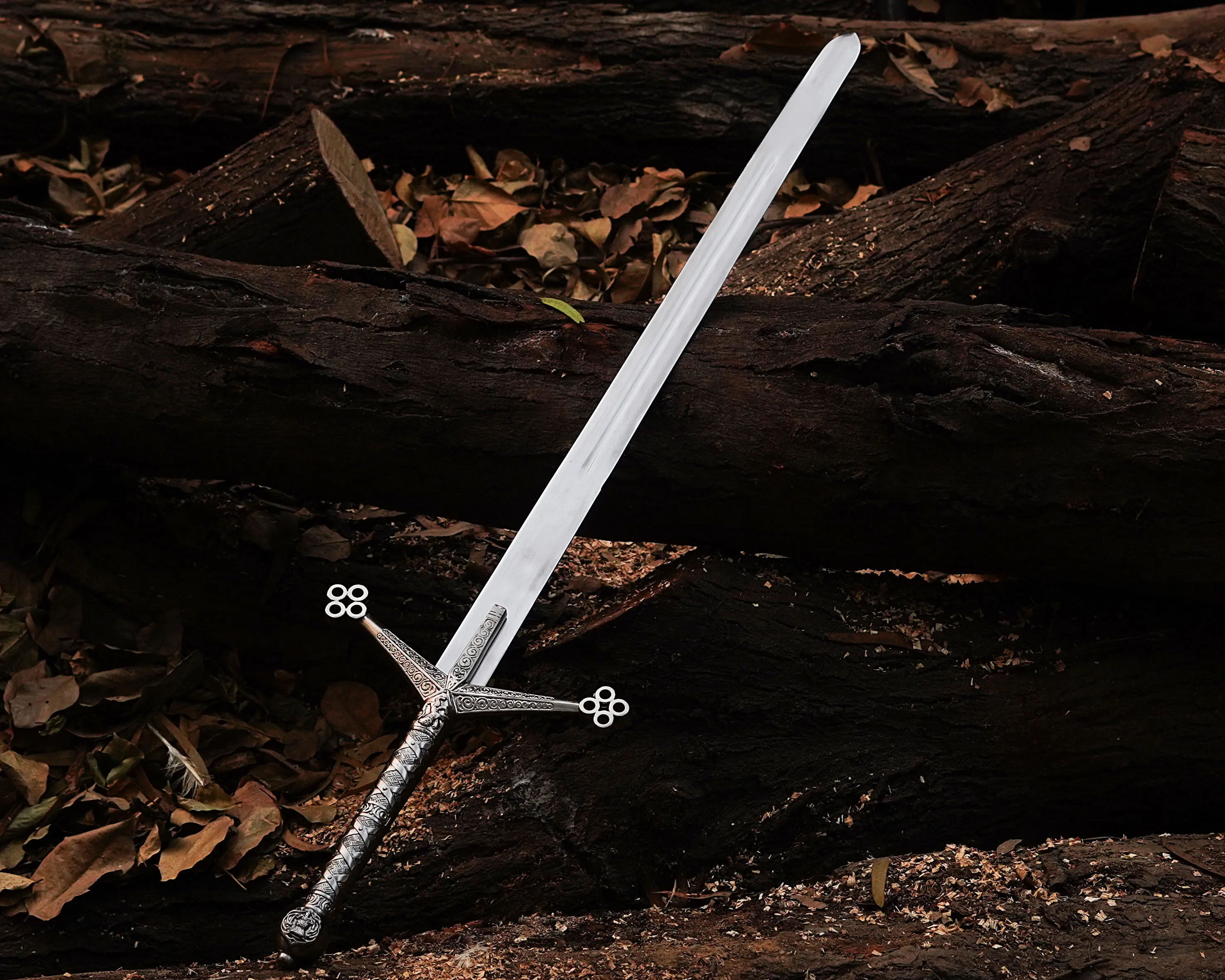 2024 Wholesale Handmade viking Antique sword with comfortable handle custom outdoor hunting sword with leather sheath