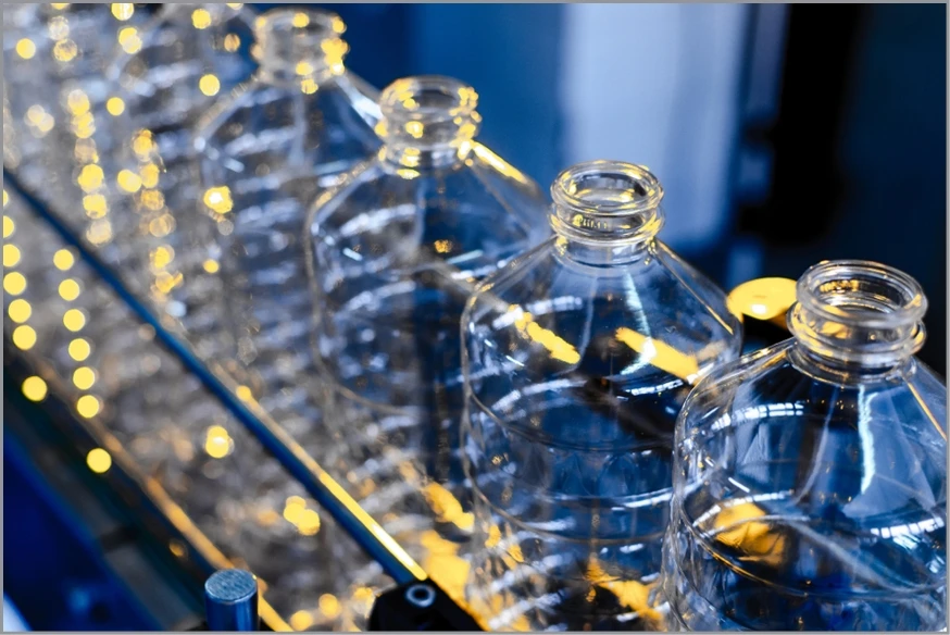 LLDPE Granules CC52501 is a Narrow MWD HDPE Clear Bag White Packing Color Material Molding Natural