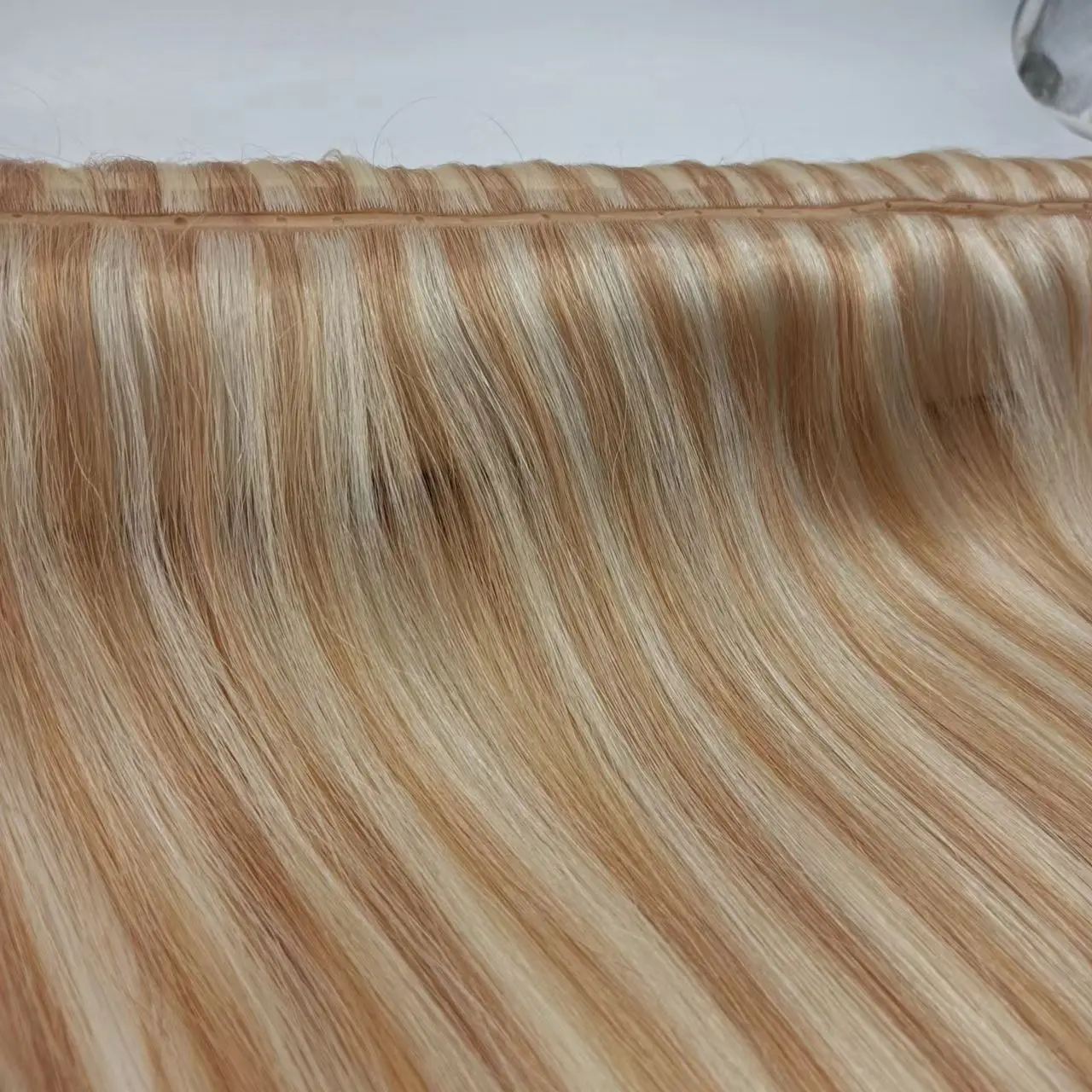 2018 Yishu factory  Wholesale 12 A Grade Russian 30inch Remy Virgin Hair ombre  color curly   Tape Hair Extensions