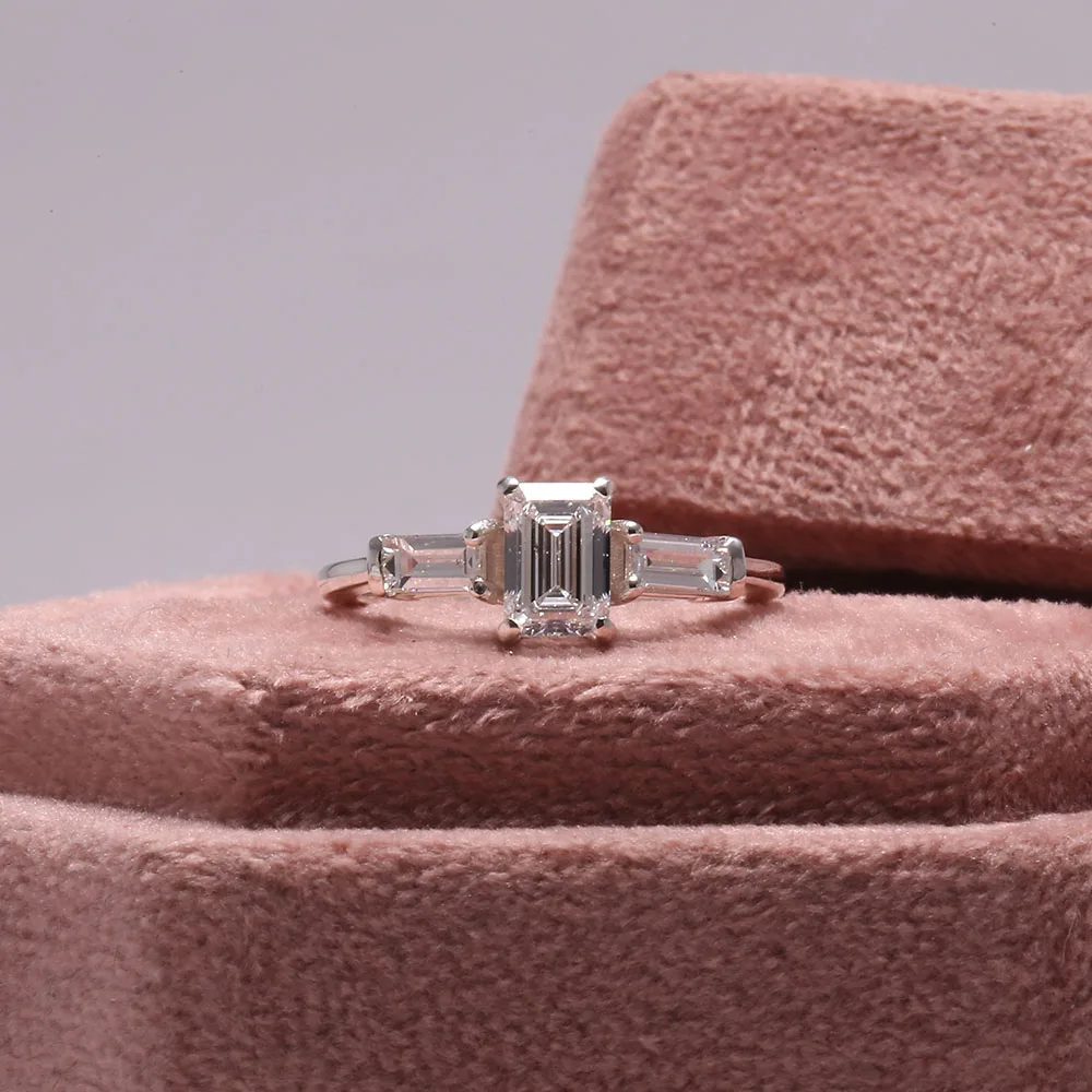 Emerald Cut Fine Jewelry Design Latest Gift Ring for Her, Birthday Party Gift Three Stone Engagement Ring