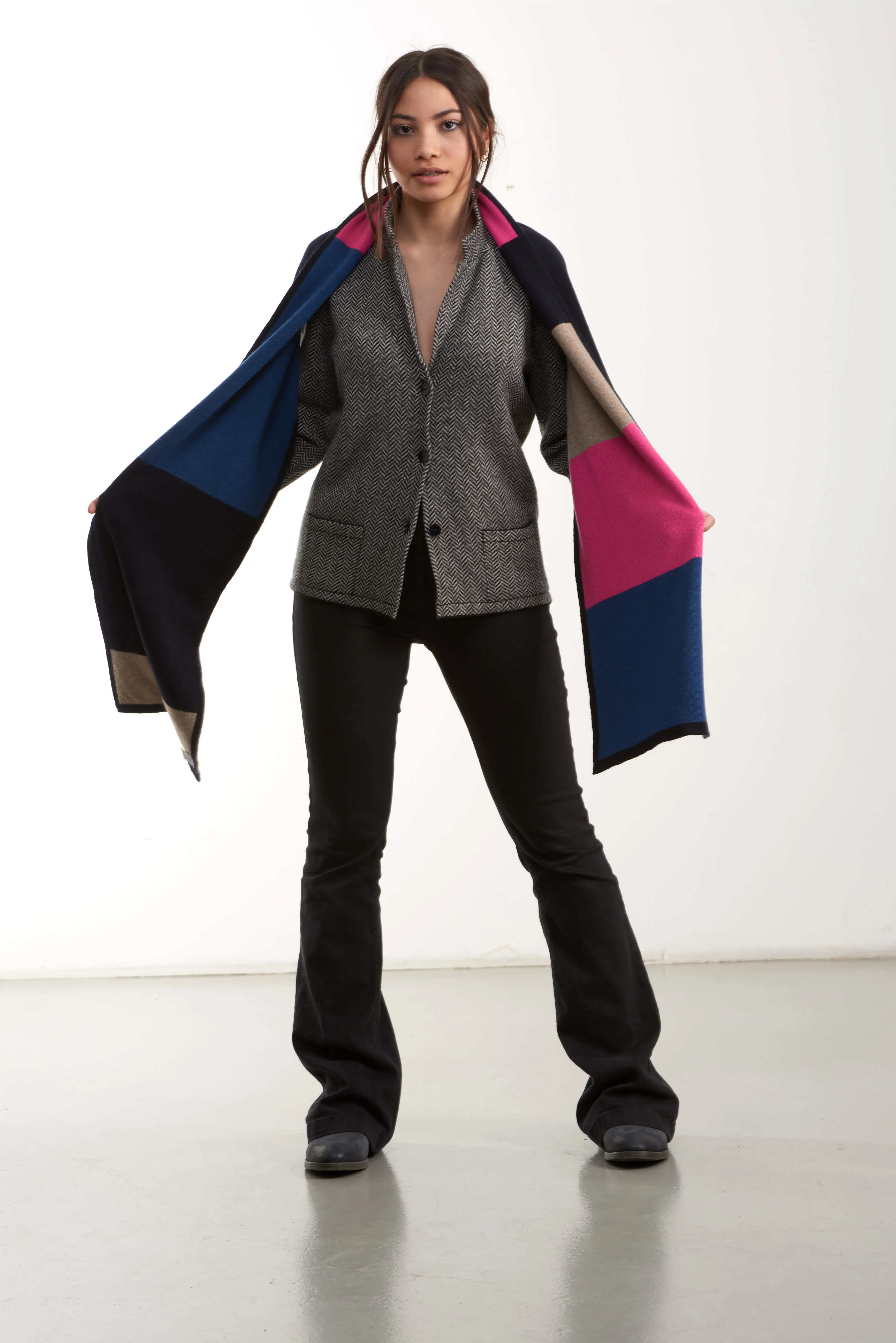 Premium quality 1 yarn double face cashmere scarf light warm enveloping designed and krafted Made In Italy Purple