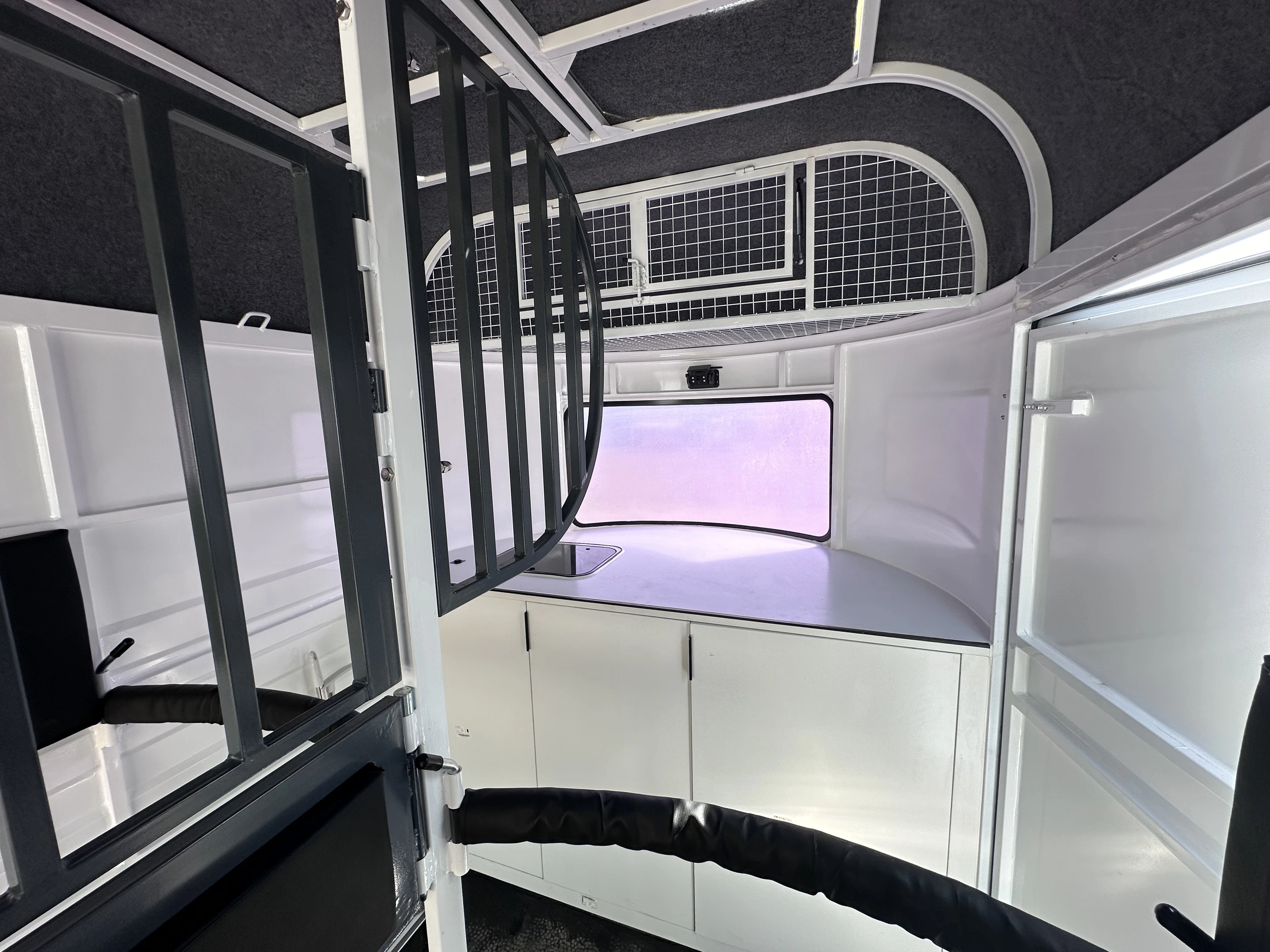 2024 Factory Customized Design Durable And High Quality Can Customized Horse Truck Easy To 2 Horse Float 2HSL-D