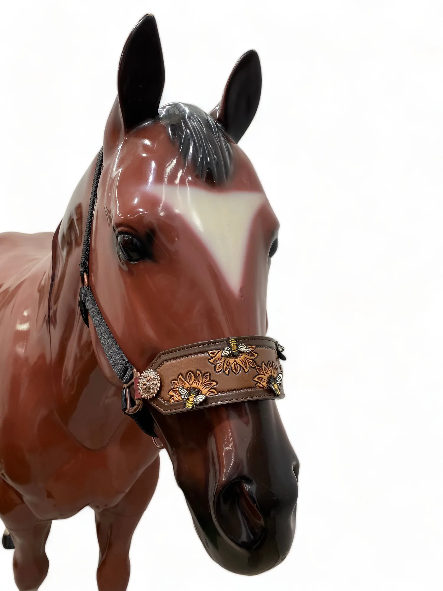 Best Selling OEM Sunflower Engraved Western Horse Bronc Halter Cow Leather Nylon Straps Indian Head Collar Bulk Manufactured