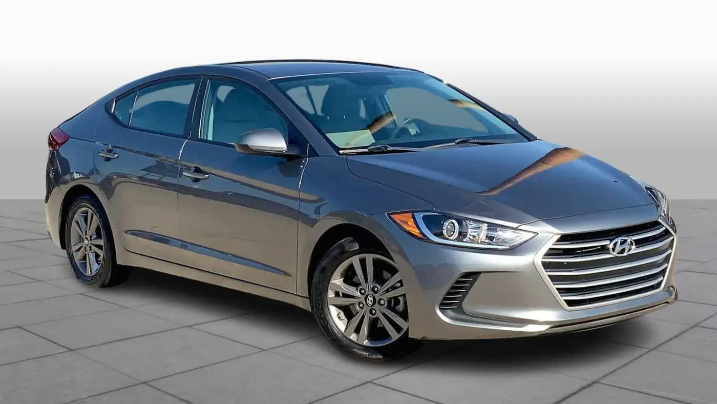 2018 Hyundai Elantra SEL 2.0L седан для продажи