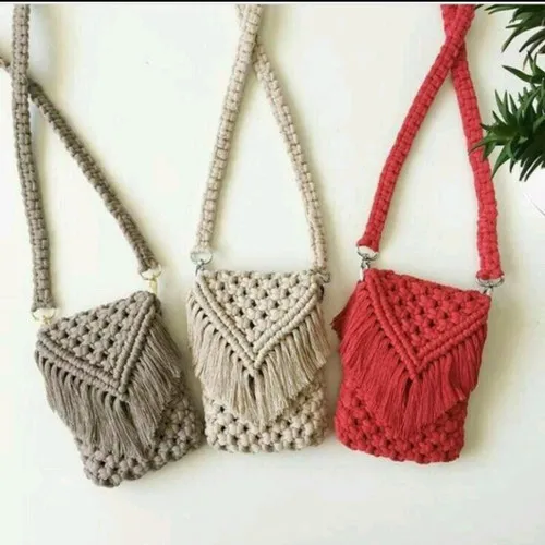 Shoulder Bags Beach Woven Straw Shoulder Bag with Tassel Boho Hollow Crochet Crossbody Handbag For Girls And Women use In travel