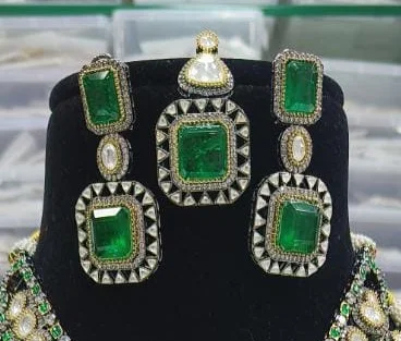 Green big ruby ad diamond round cording full ruby and diamond with kundan bridal set with earring and amazing tikka set by mc