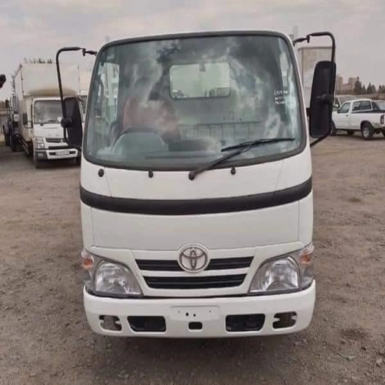 Подержанный 2016 Toyota dyna