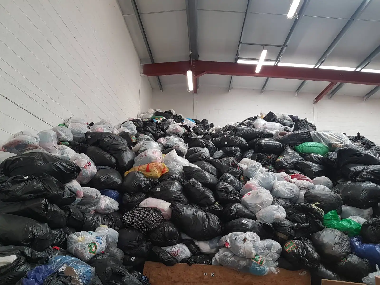 Wholesale Used Clothes Bales UK, Europe and USA | Trendy and Clean Second Hand Clothes | Best Supplier