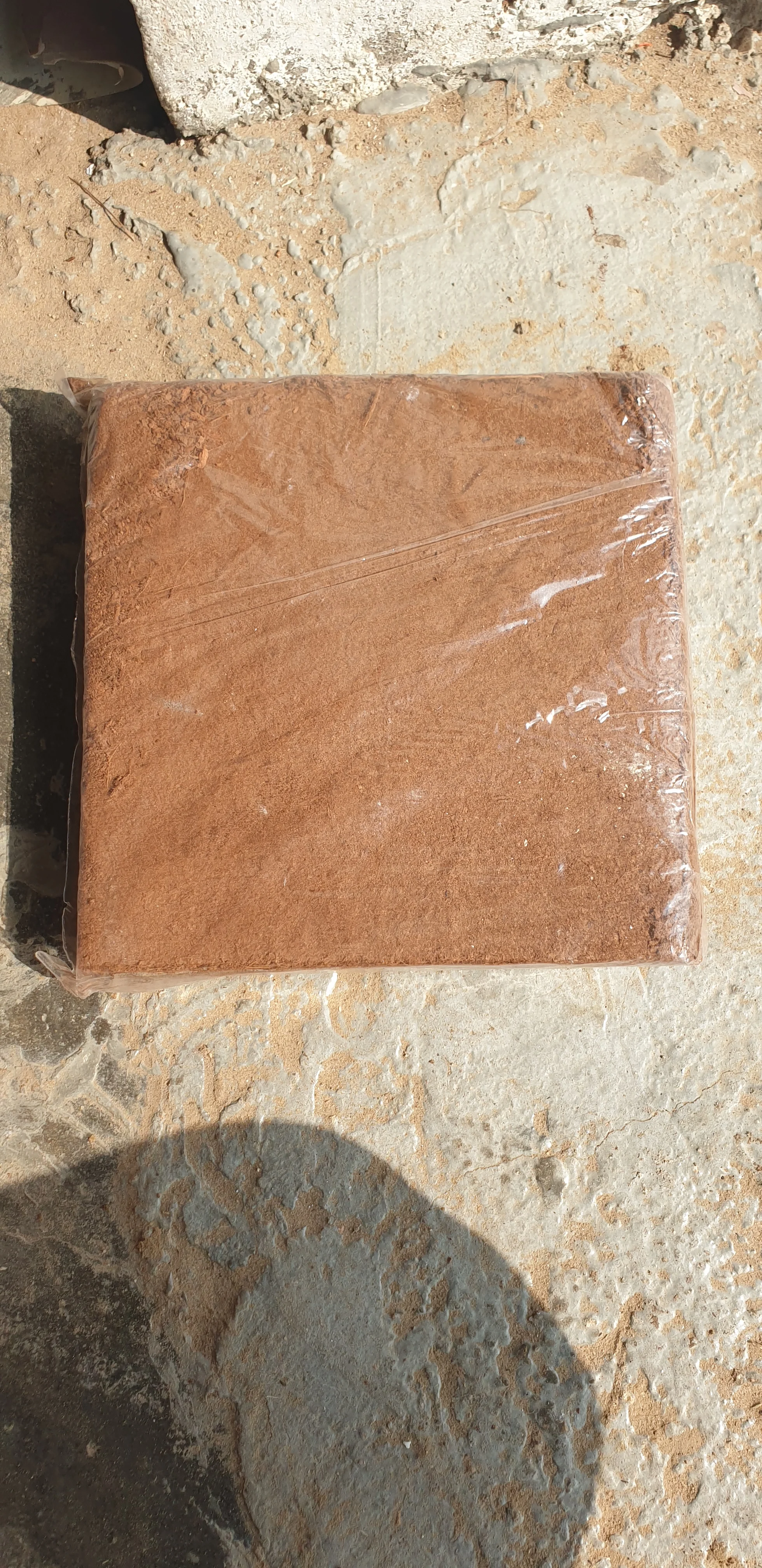 100% Organic COCO PITH Washed Coconut Peat Grow Compressed Coconut Coir Bricks in Block Form