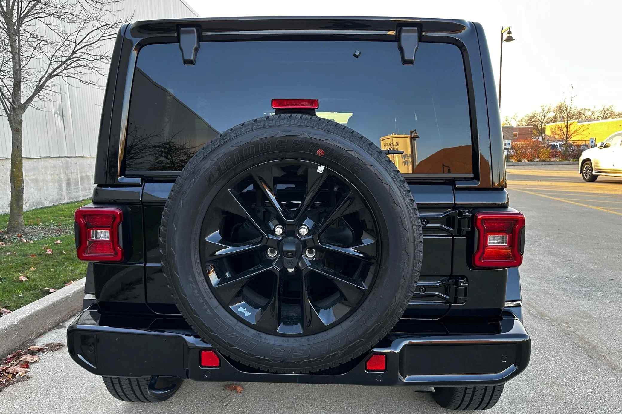 2023 Je ep Wrang ler неограниченное количество автомобилей большой высоты 4x4 Подержанный автомобиль автоматический с панорамным Люком на крыше R18 Круизный электрический механизм