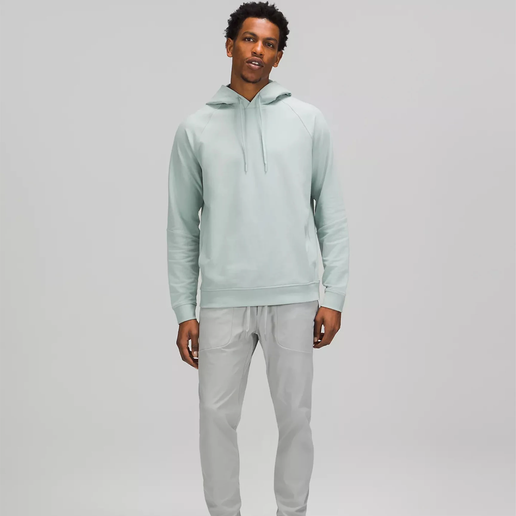 Брендовый пуловер с капюшоном для мужчин большого