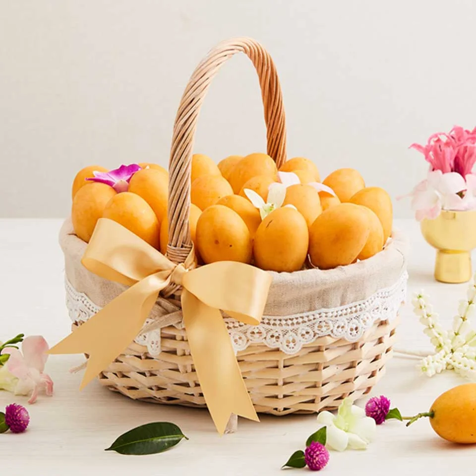 Round Wicker Gift Basket - Multipurpose Hand-woven Rattan Basket with Handle for Flowers, Fruit and Gift Hamper Basket