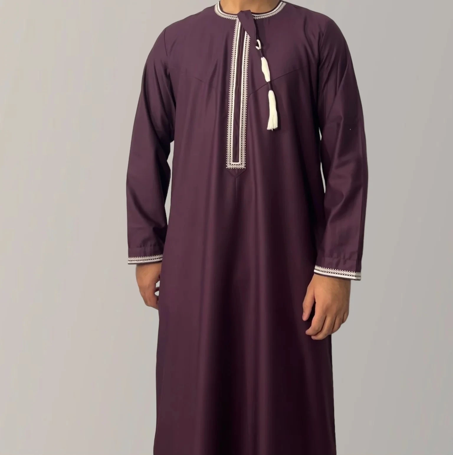 Customizable 2024 Arabian Thobe for Men Full Sleeve Jubba Muslim Islamic Clothing with O-Neck Tussle Patch Adults Middle East
