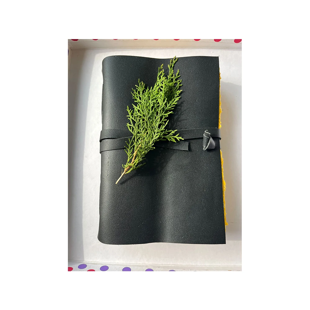 Wholesale Black Journal Vintage Hardcover Diary Antique Handmade Cotton Yellow Papers Writing Journal Notebook with Key