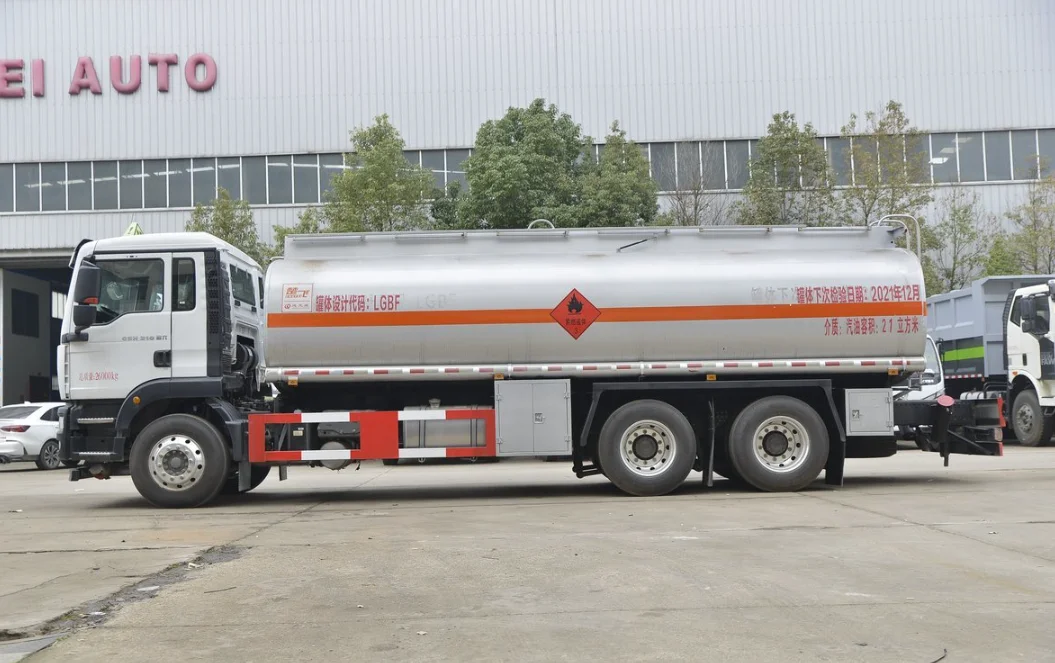 Подержанный Автоцистерна SINOTRUK SITRAK