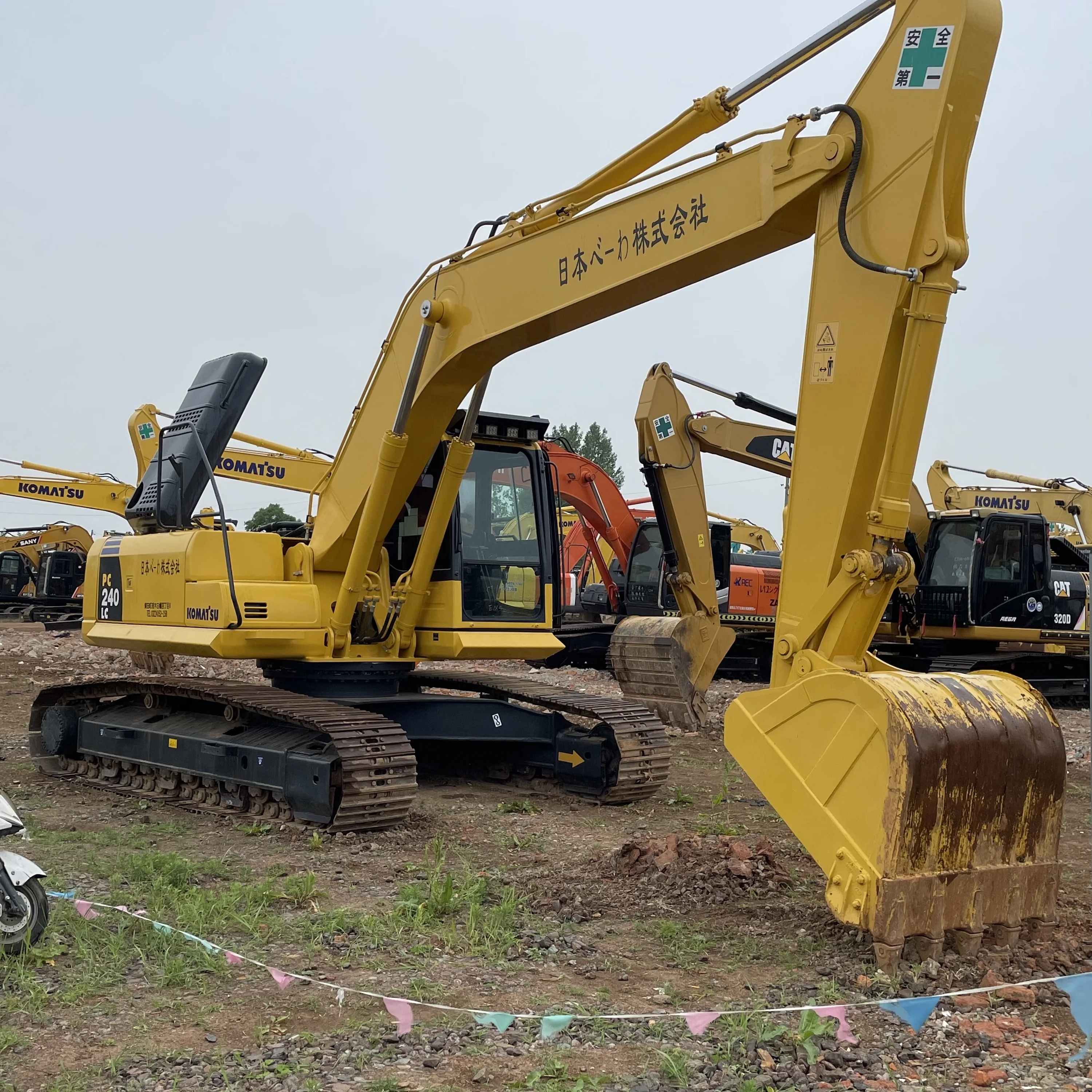 Used original Japan Komatsu PC240-8 PC220-8 PC200-8 excavator, 24 tons medium hydraulic crawler backhoe excavator at low price