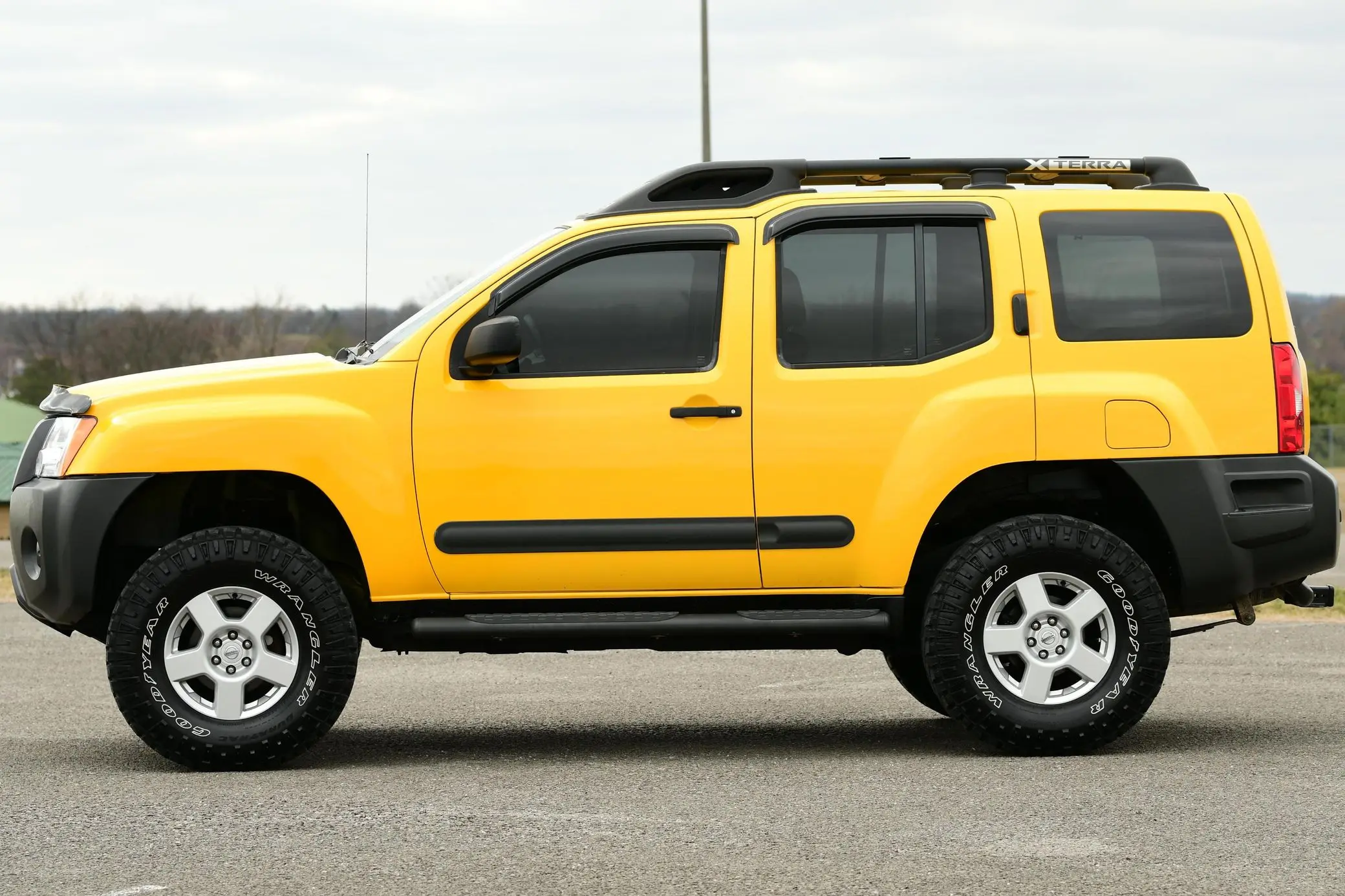 2006 Nissan Xterra X 4x4 правосторонний внедорожник ручная коробка передач темная кожа интерьер панорамный люк R17 шины круиз контроль