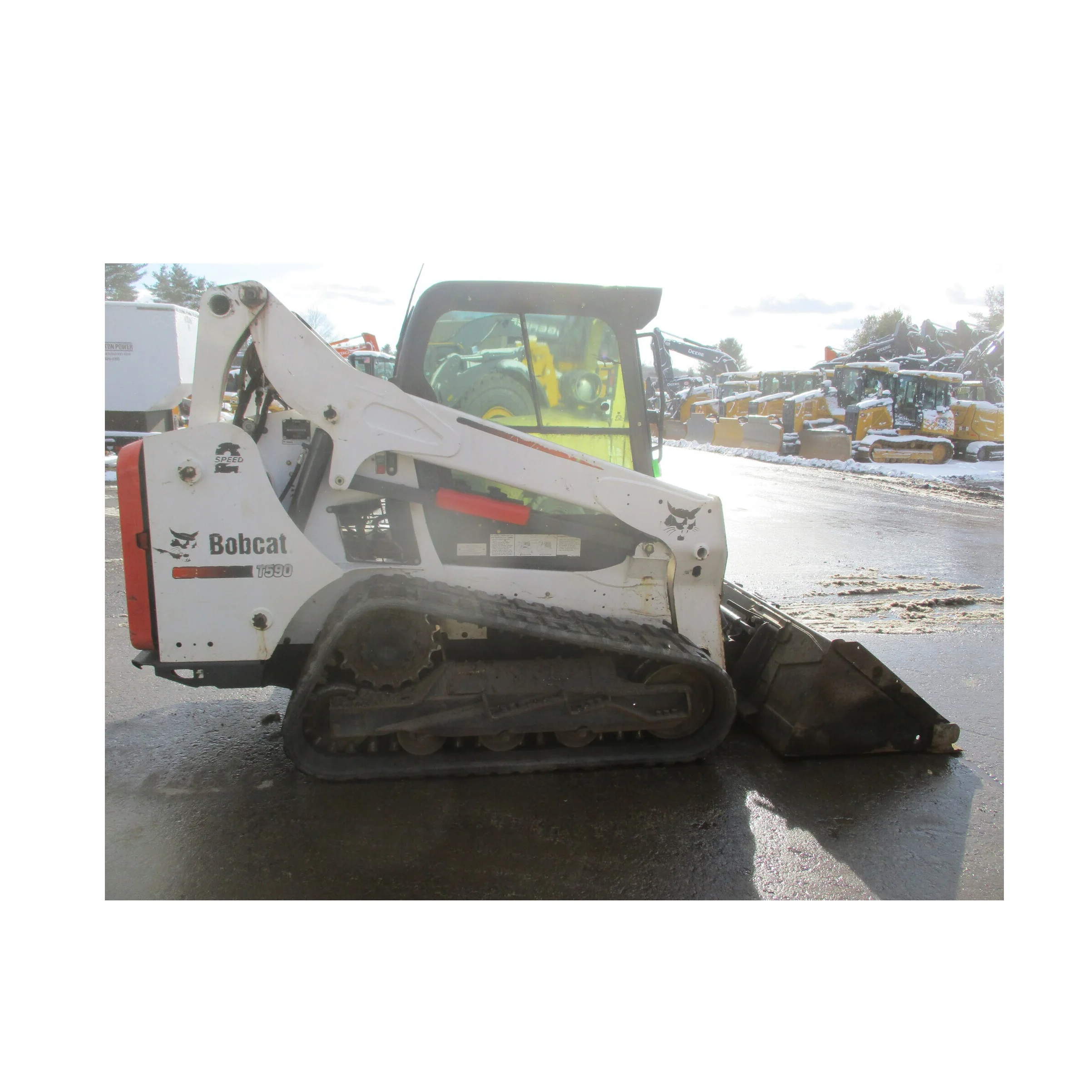 Компактный гусеничный погрузчик Bobcat T770 с 4-тонным дизельным выключателем