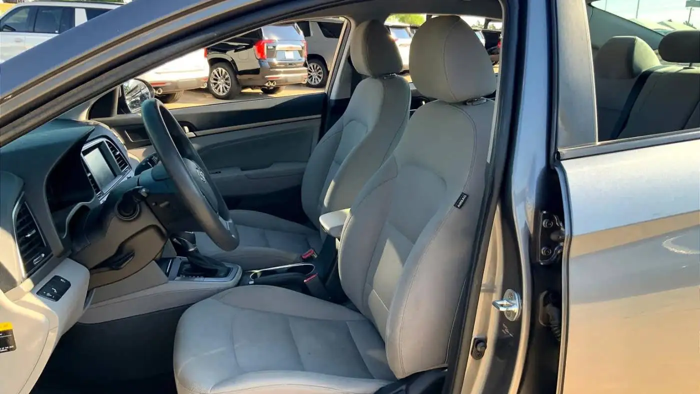 2018 Hyundai Elantra SEL 2.0L седан для продажи