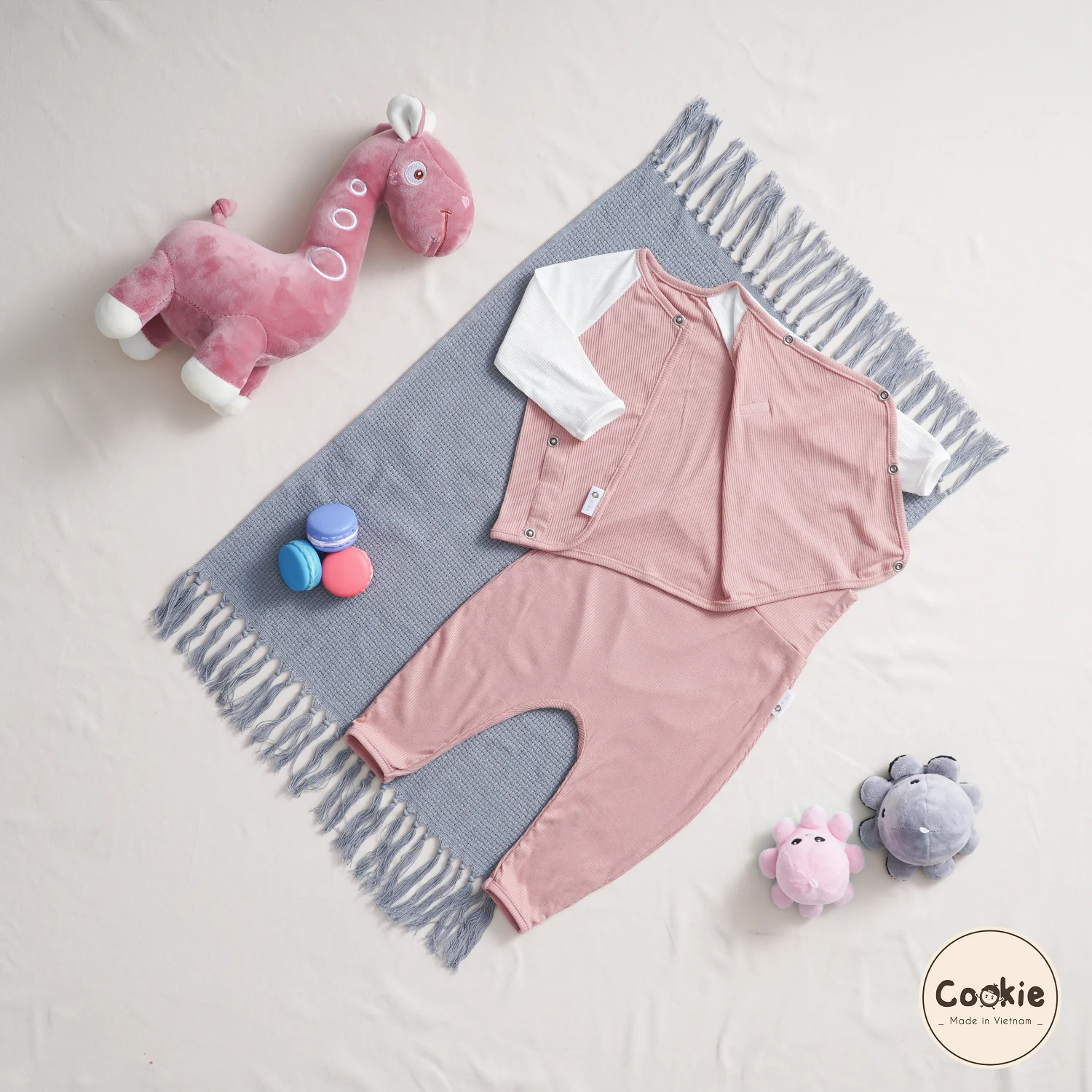 Air-cool Knitwear fabric Vietnam High Quality Newborn Unisex Set with a seamless side cross front top & high-waistband pants