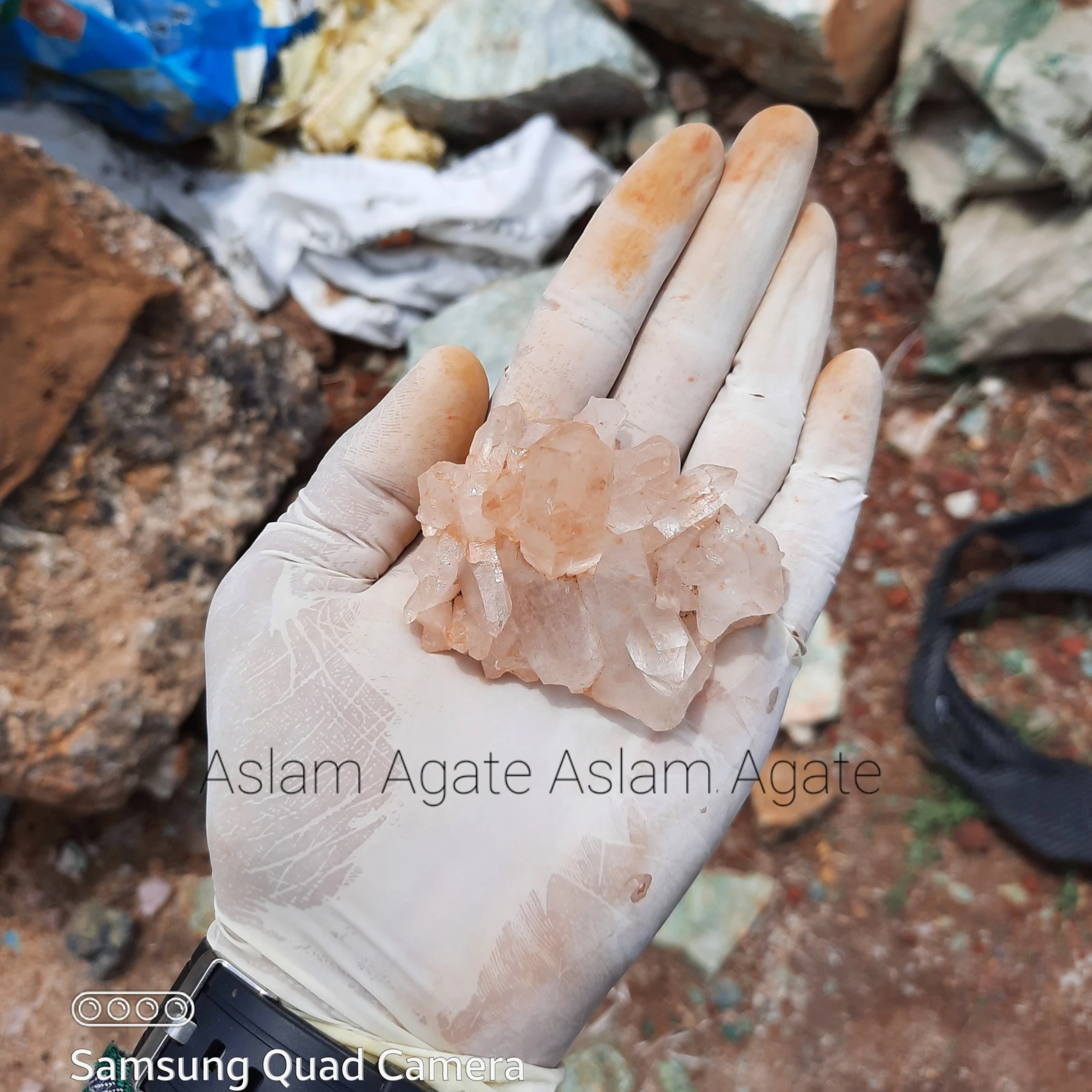 HOTE SALE VERY HIGH QUALITY CLEAR WHITE HIMALAYAN SAMADHI QUARTZ CLUSTER FOR OFFICE AND HOME DECORATION CRYSTAL QUARTZ CLUSTER