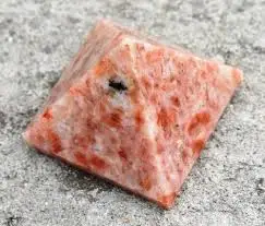 HOT SELLING CRYSTAL WHOLESALE NATURAL SUNSTONE PYRAMID MEDITATION AND METHAPHYSICAL HEALING CRYSTAL PYRAMID FENGSHUI HOMEDECOR