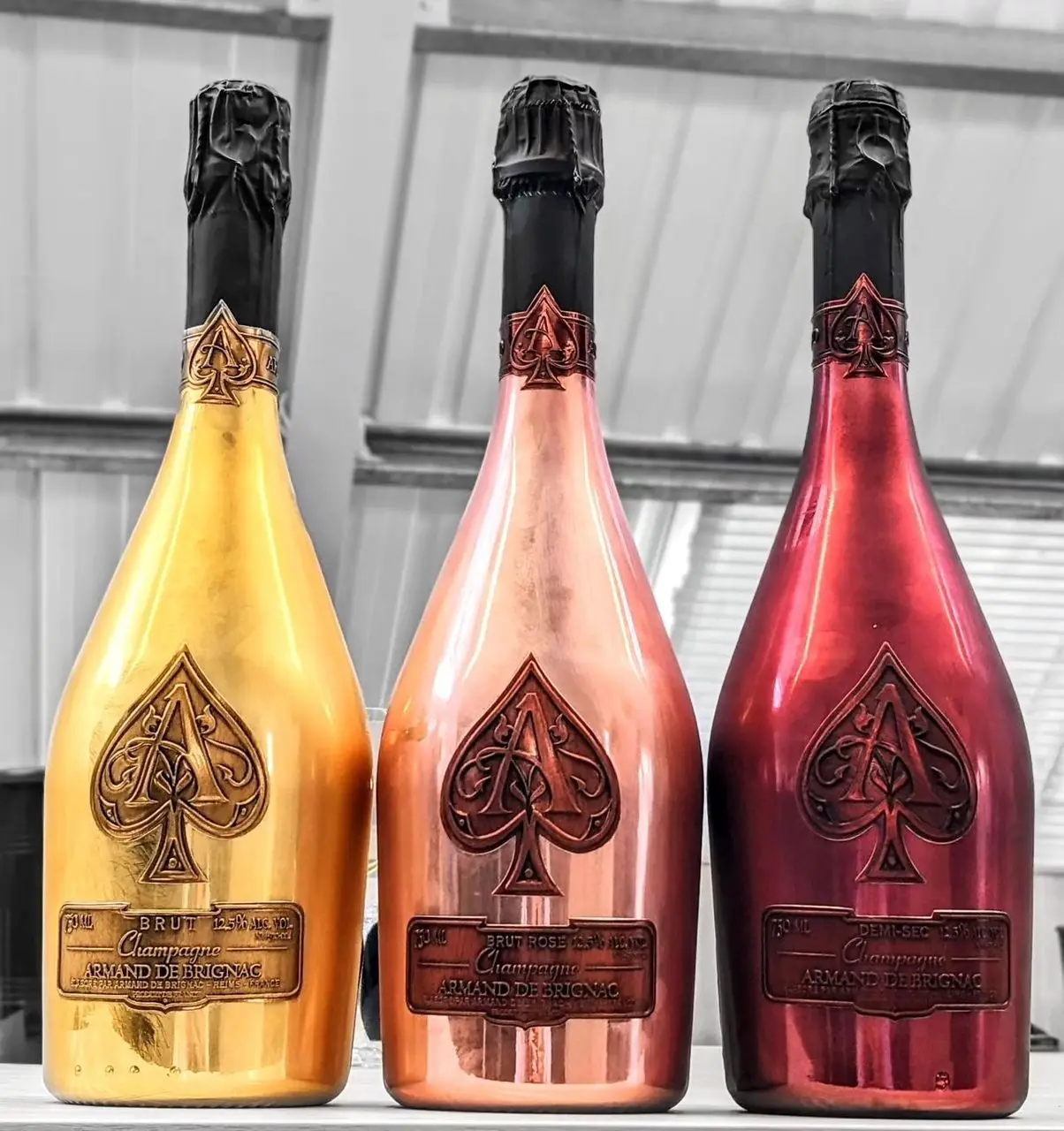 Туз пик шампанское всех цветов