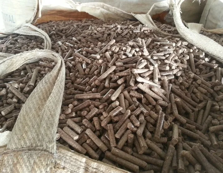 The factory sells biomass pellets pine wood burning for heating is more resistant to burning, no smoke, no impurities, high heat