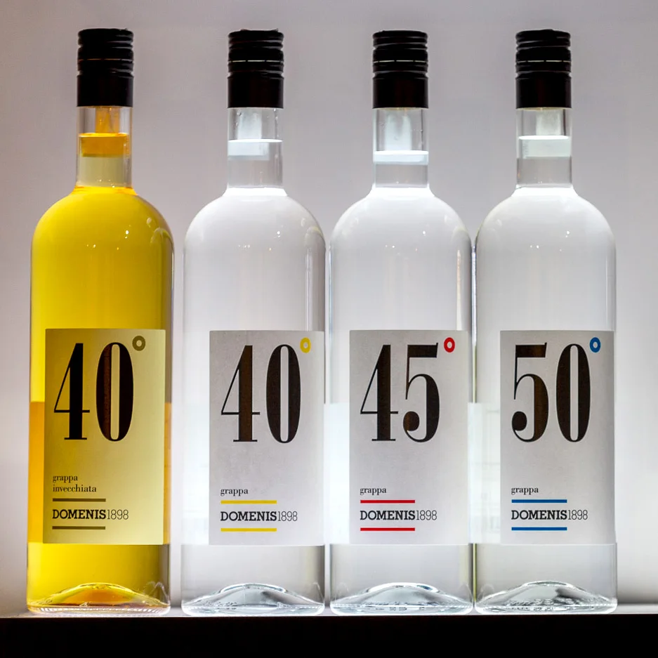 Первоклассная итальянская старая Grappa 40 в стеклянной бутылке 100 cl