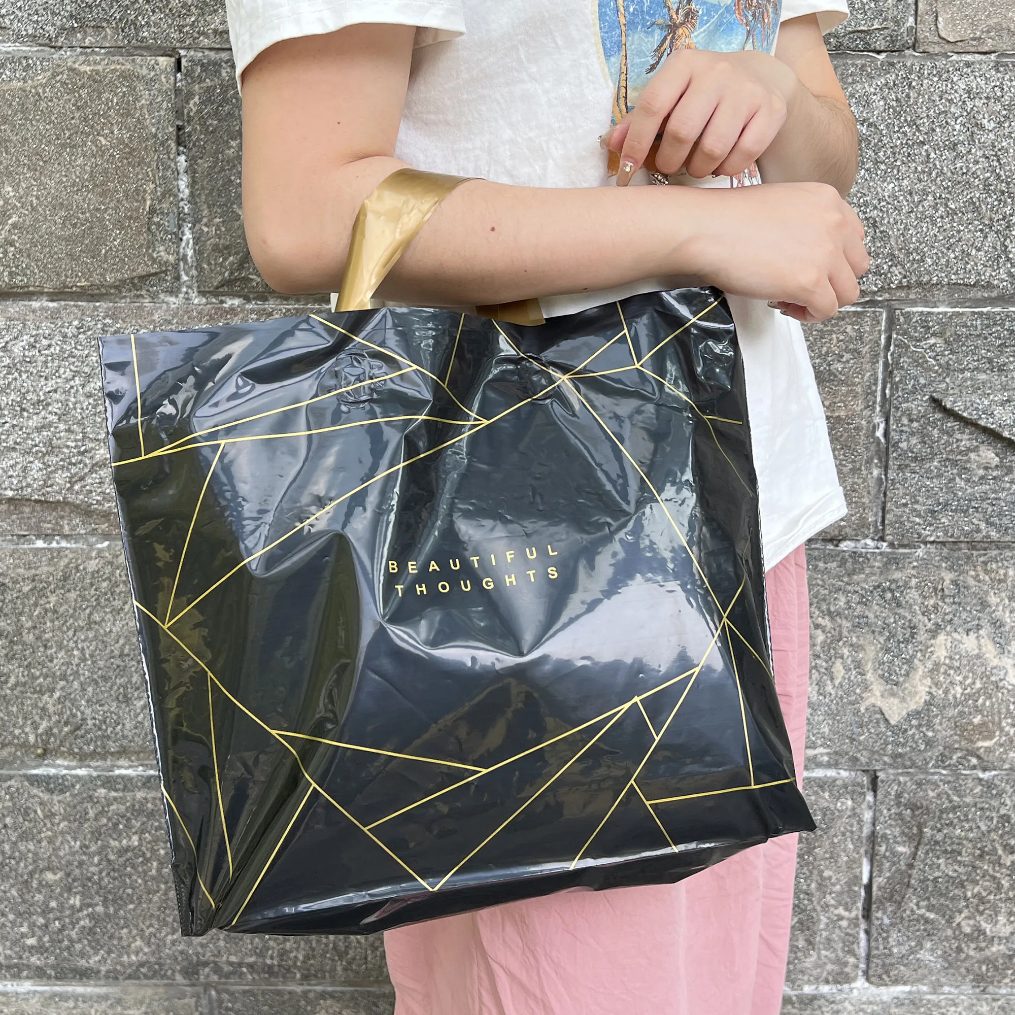 High Quality Customize Printing FLexiloop Handle Black Shopping Packaging Plastic Bag With Own Logo