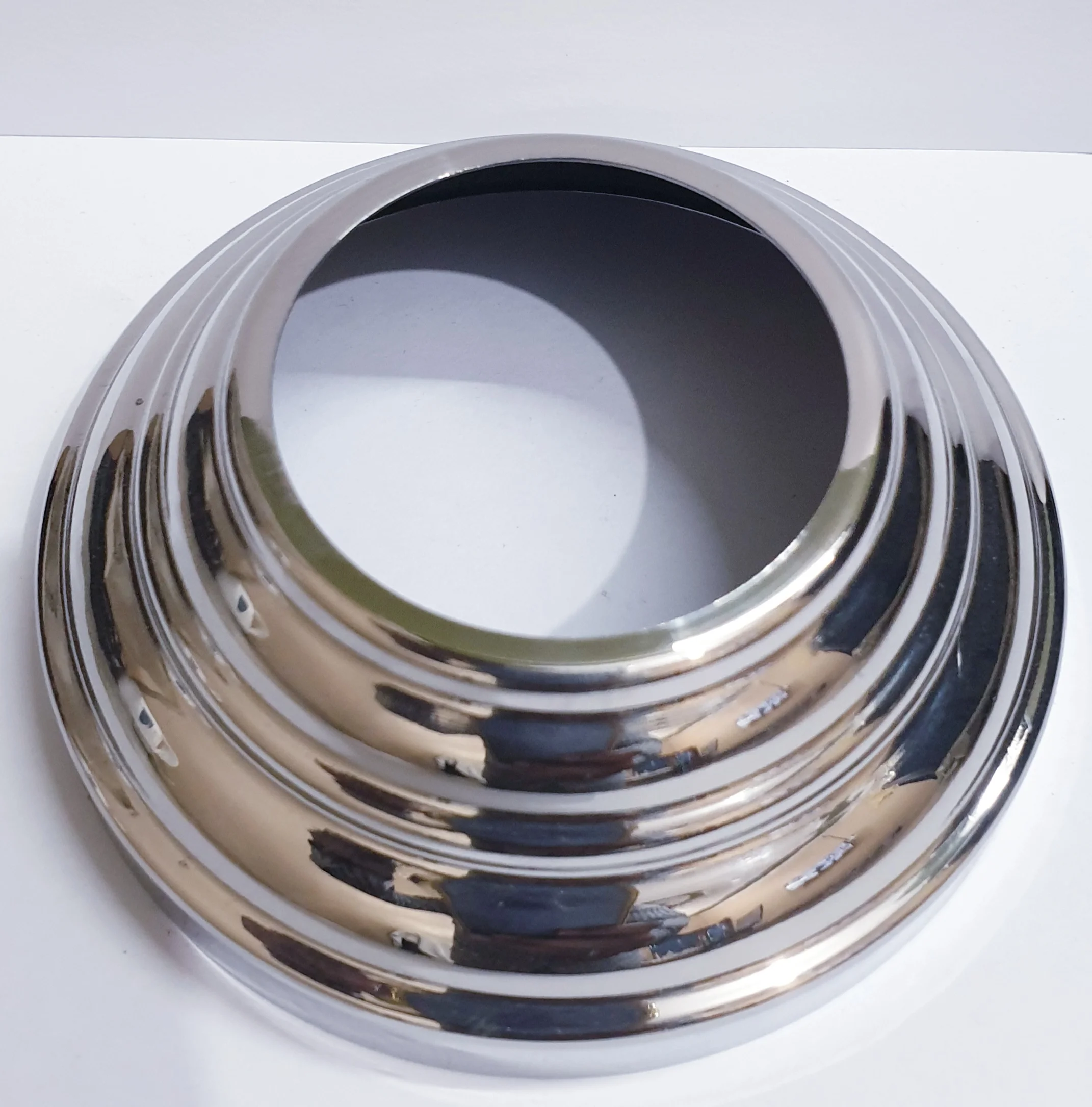 Modern Premium Quality Stainless Steel Iron Stair Parts Three-Step and Single-Step Base Covers for Outdoor Railings Staircases