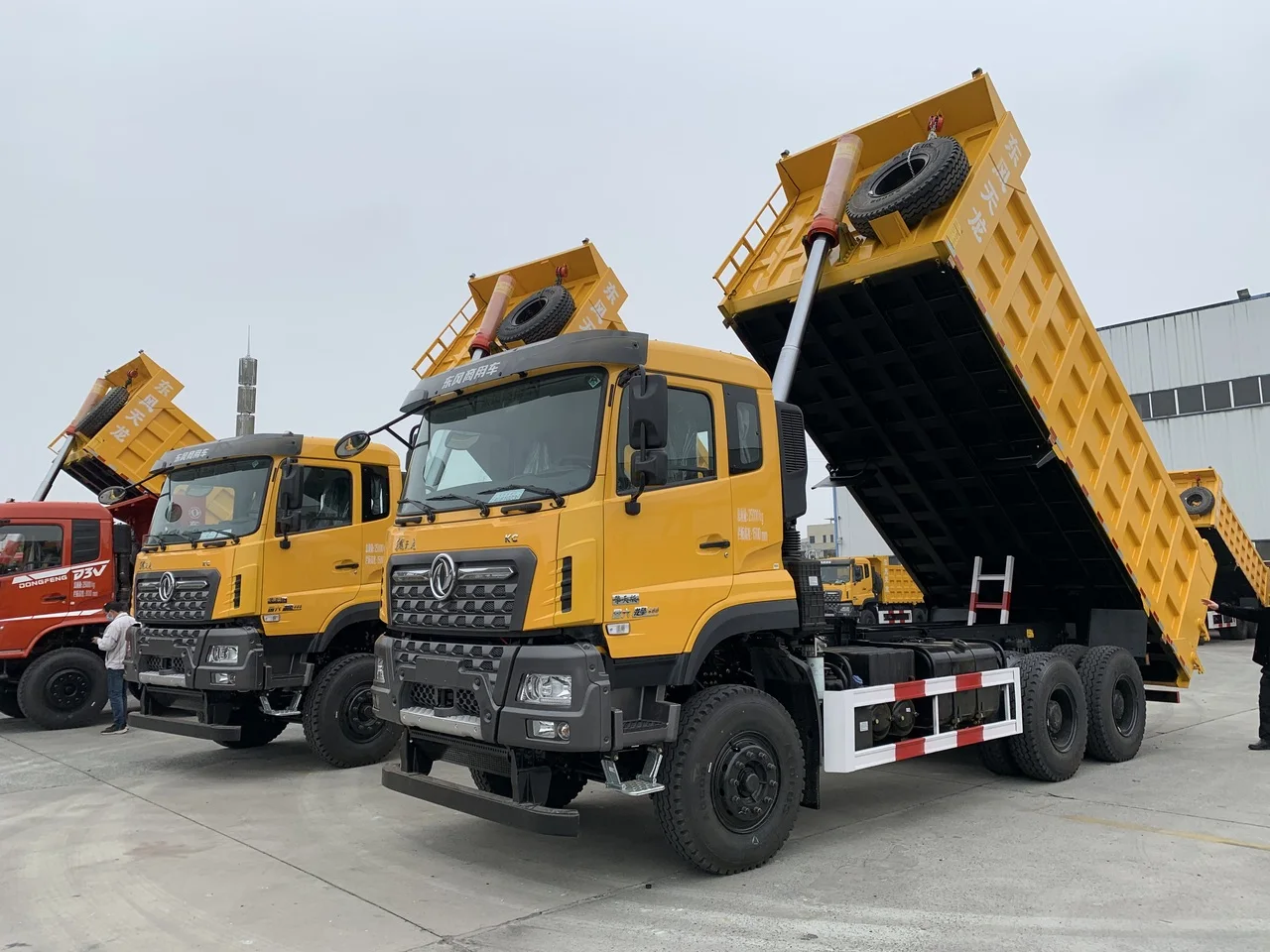 Sinotruk Howo 30 тонн 6x4 10 колёс самосвал с задней камерой Евро 5 Стандартное правое рулевое управление 8x4 4x2 ведущие колеса распродажа