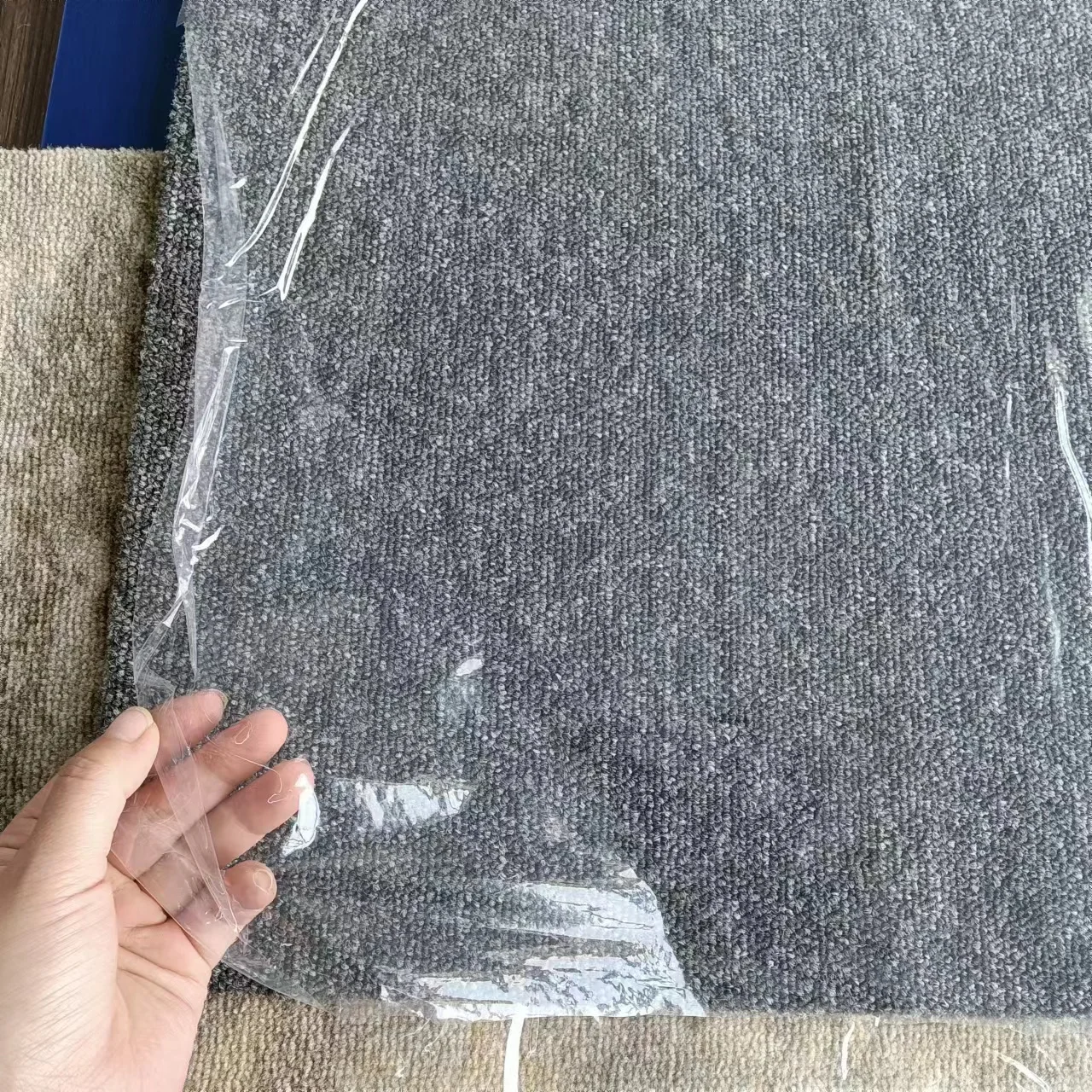 Glue Coated High-Quality Temporary Carpet Protection Film for Construction and Renovation