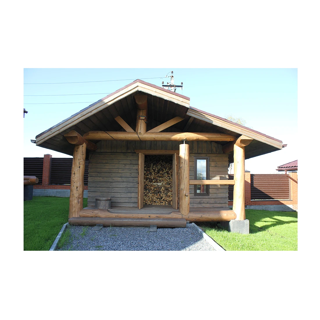 Customize Natural Wood Outdoor 25 m2 Storage Shed Natural Solid Wood Log WoodShed for Wood and Tools Storage