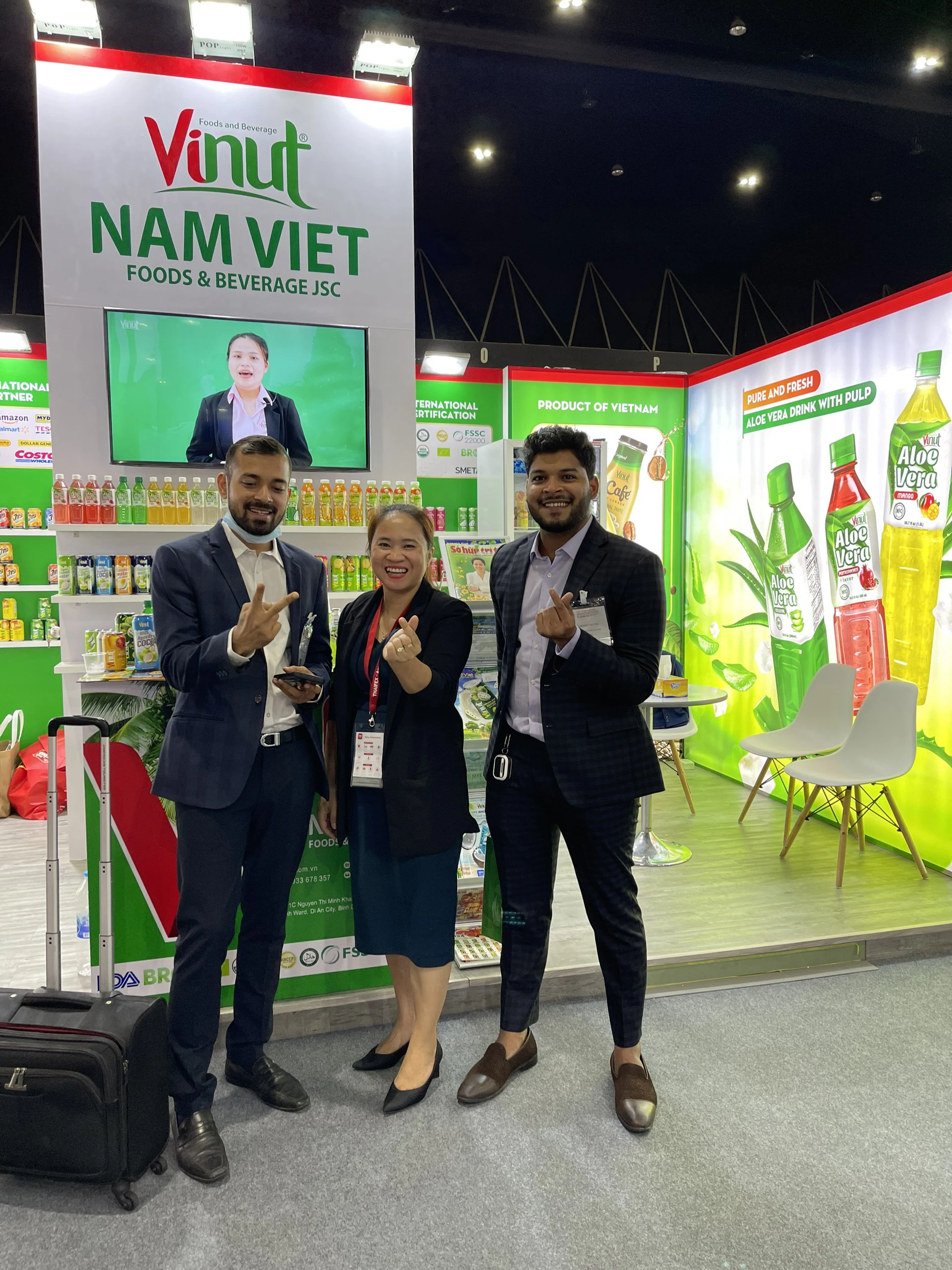 13.5 Fl. oz Vinut Coconut Milk for Cooking (Fat Content 20%-22%) services OEM Vietnam Manufacturers and Suppliers