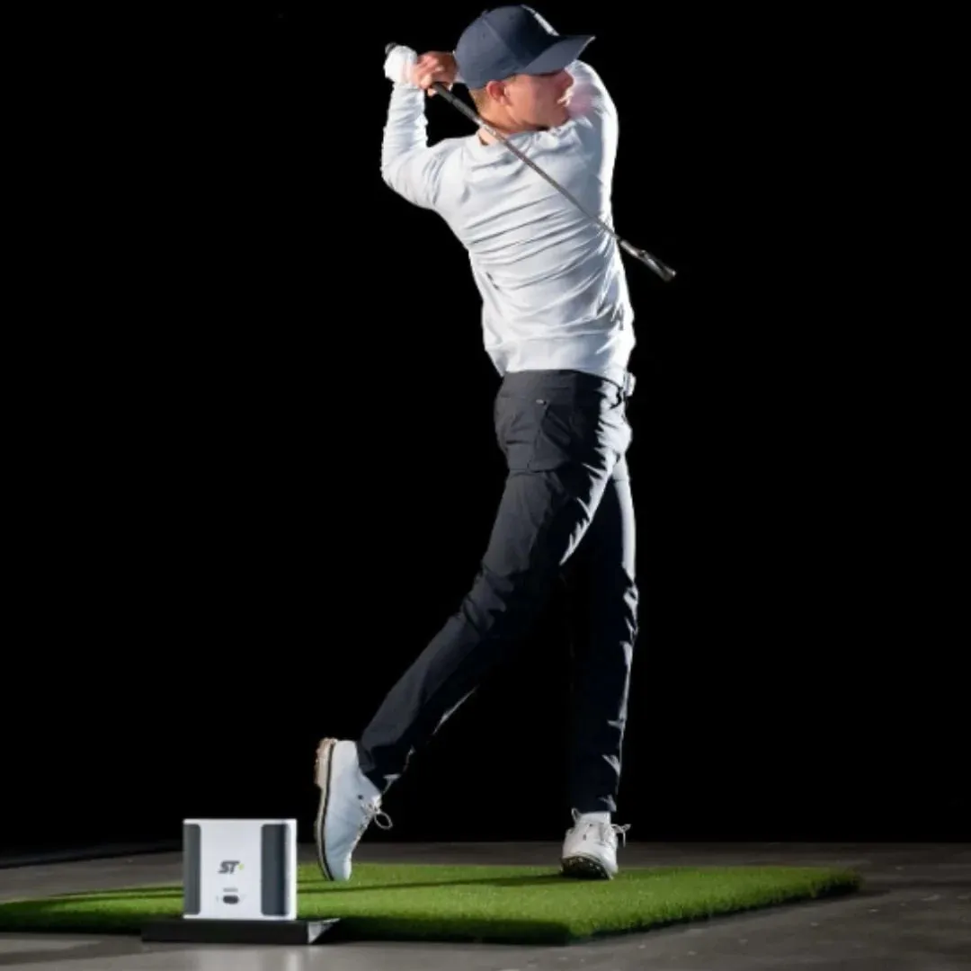 HOT SKYTRAK+ SIG10 GOLF SIMULATOR PACKAGE