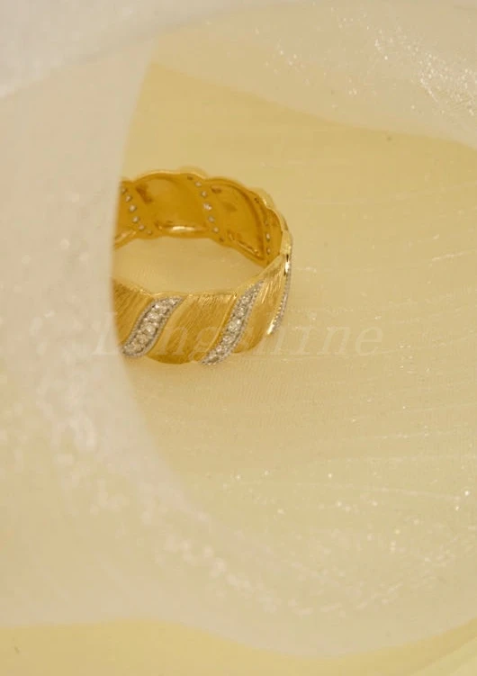 Yellow Aan White Color 18K GOld King Diamond Delicate Design Ring