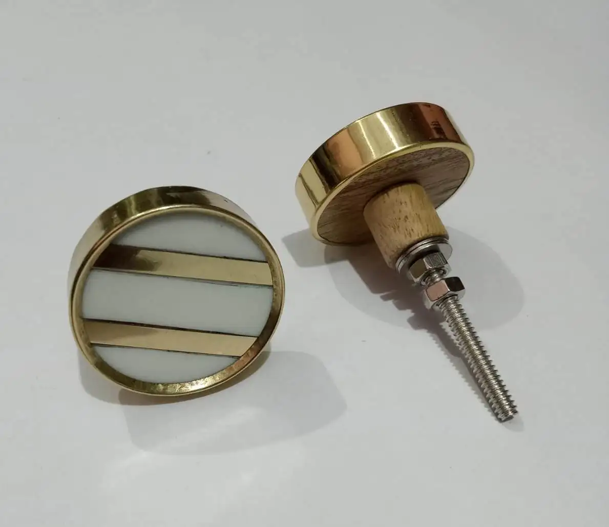 High Quality Handmade Acrylic Lucite Resin Drawer Dresser Knobs Metal and Wood Resin Knobs for Kitchen and Home Decoration