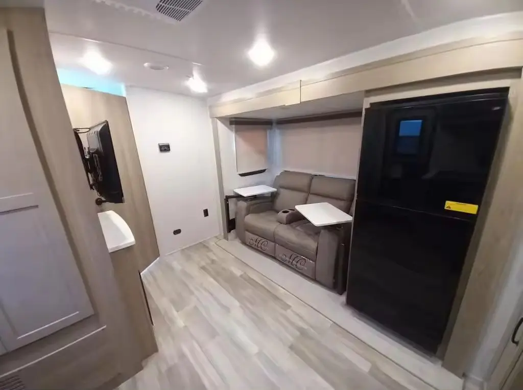 2024 Newest vehicle style motor home camper mini lightweight camper caravan for sale