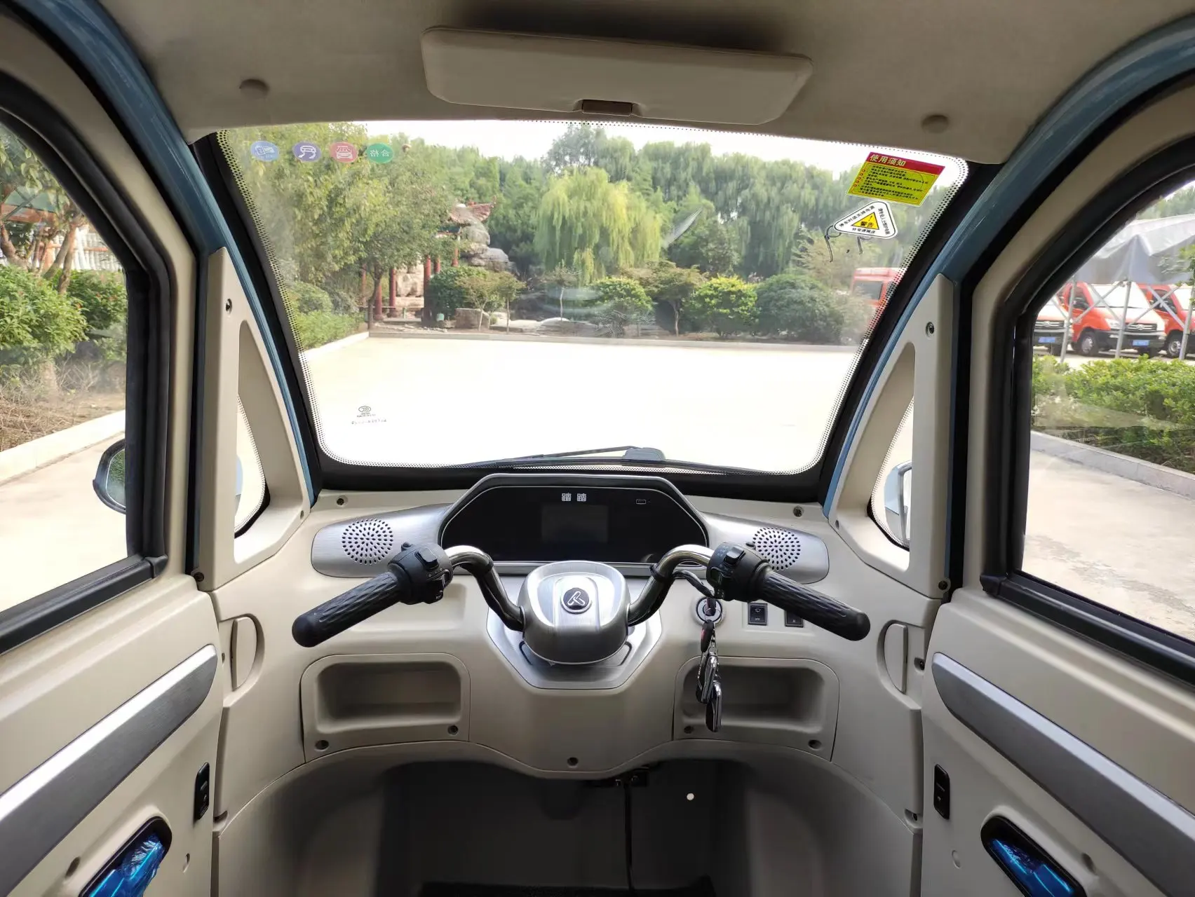 Popular Factory Supplier Mini Ev New Energy Closed Mini Electric Passenger Tricycle Car