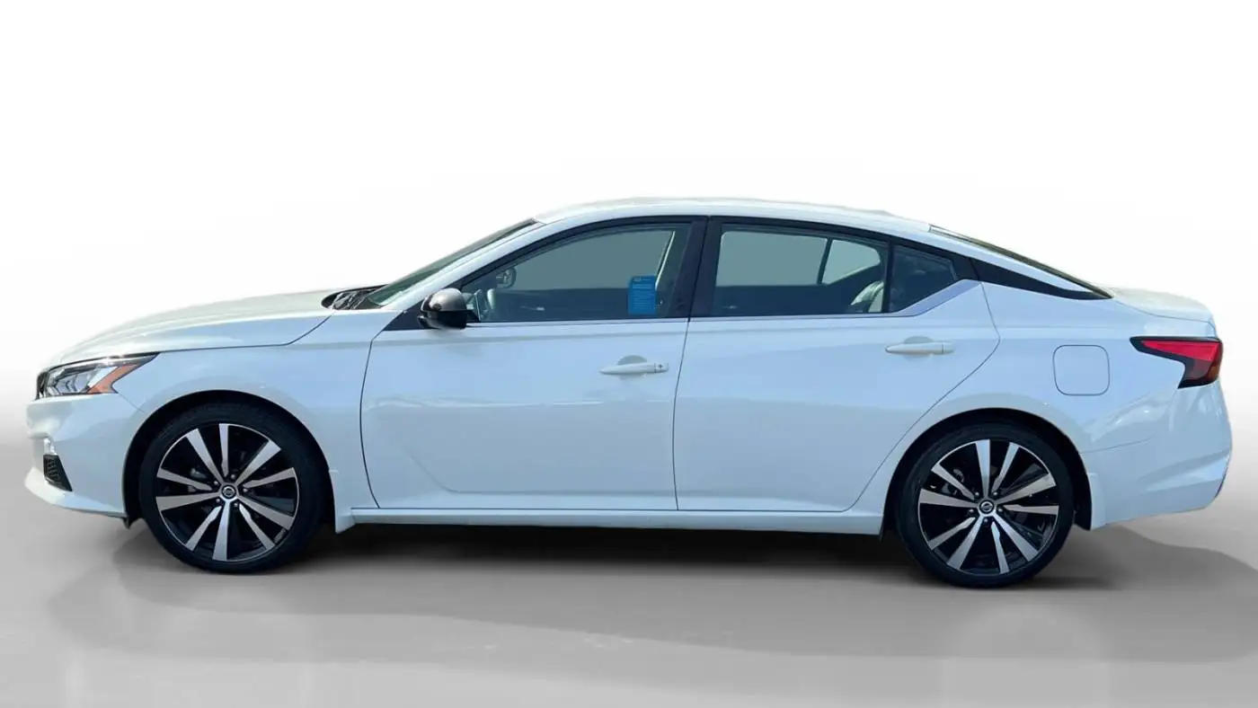 Справедливо используемый 2022 Nissan Altima
