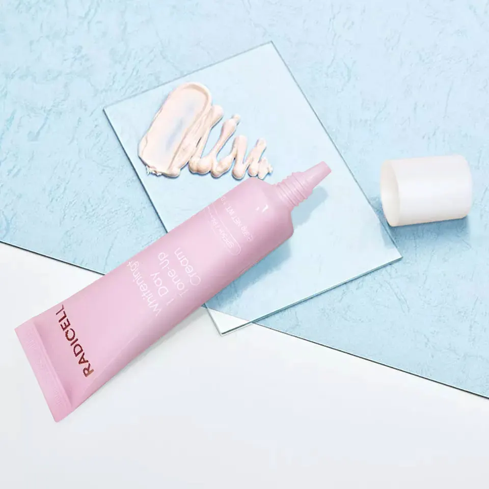 ColumbiaHealthcare4RADICELL Whitening+ 1Day Tone-Up Cream having triple function whitening anti-wrinkle and UV screening