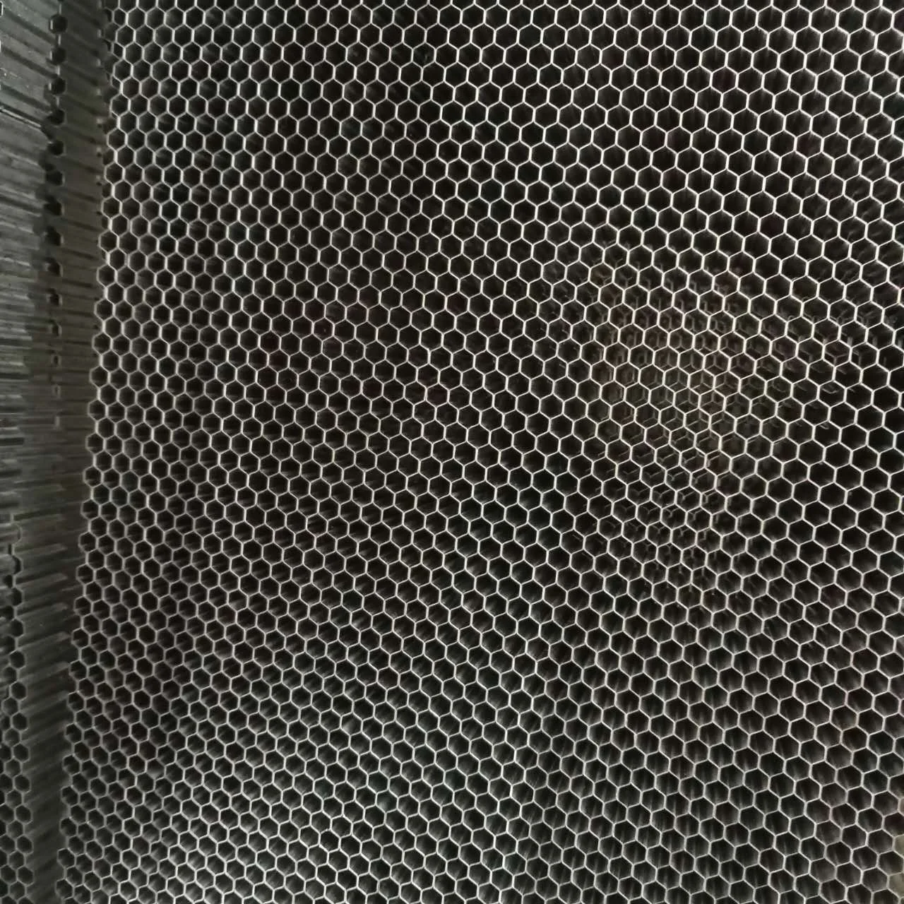 EMI/EMC honeycomb core steel grating plate customized for shielding tent  special equipment