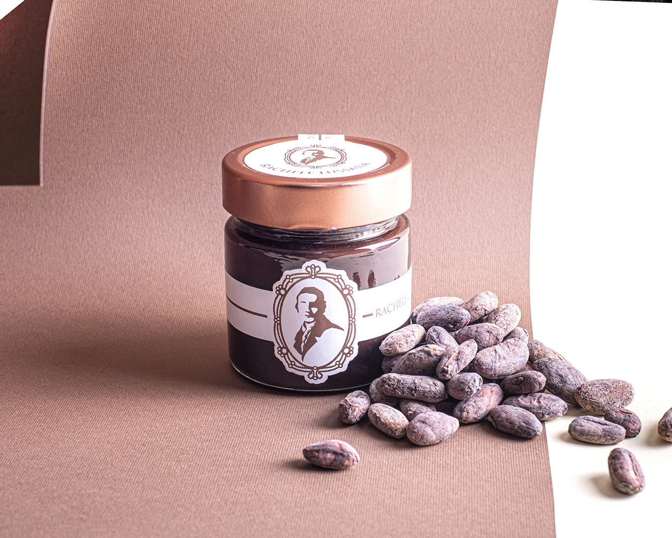 High quality Italian spreadable cream with Cocoa 220g made with high-quality and natural ingredients