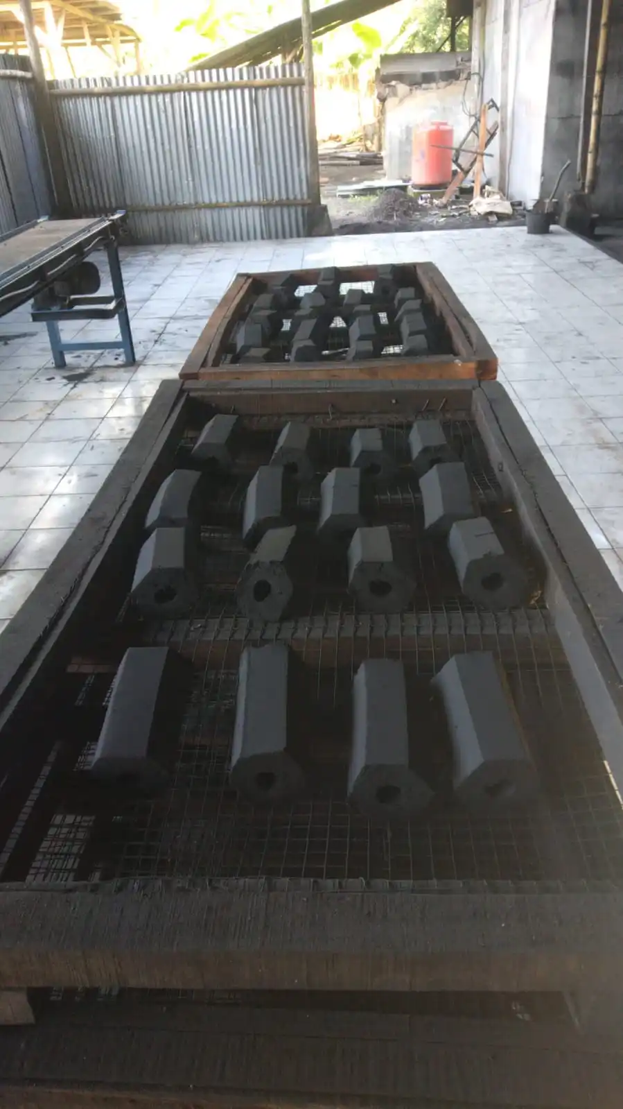 Лучший вариант для брикетирования древесного угля барбекю изготовленного из кокосовой скорлупы свечей и твердой