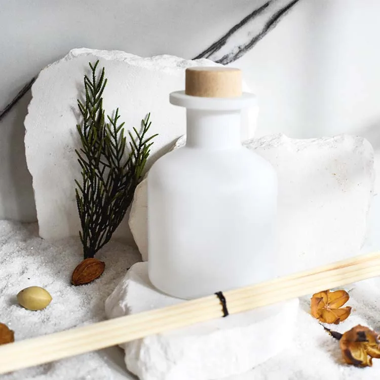 Wholesale 50ml 100ml 150ml 250ml Glass Reed Diffuser Bottle With Gold Cap Luxury Empty Glass Stick Bottle For Aroma Oil Diffuser