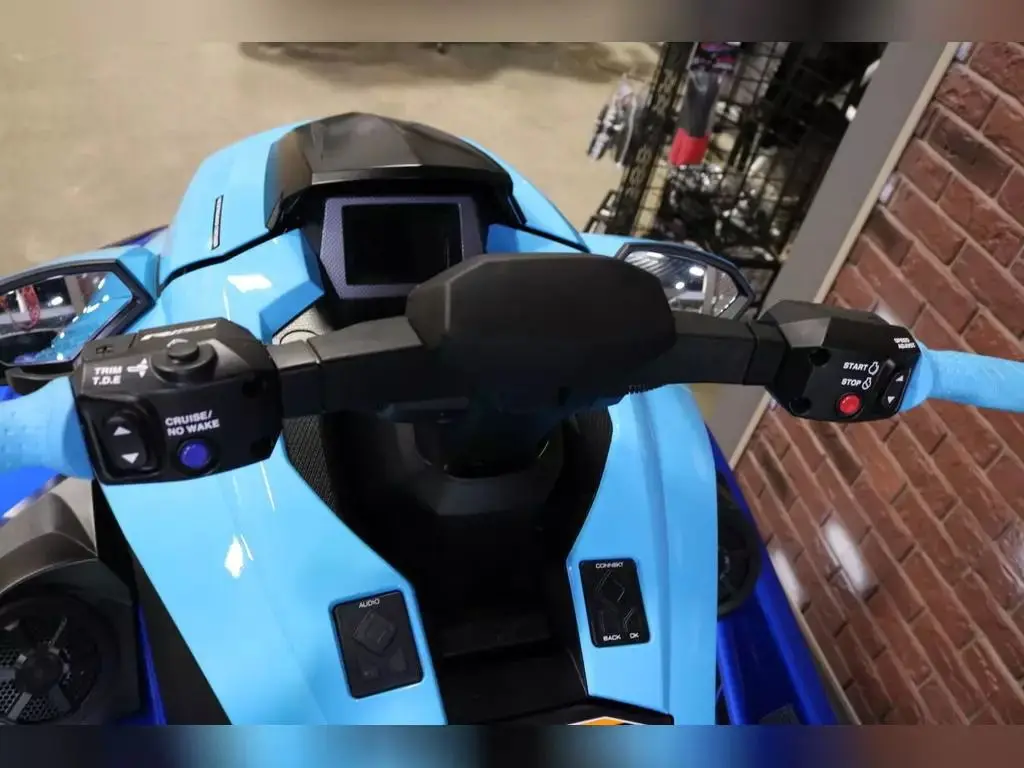 FREE SHIPPING Y A M A H A WAVERUNNER GP 1800R SVHO JET SKI + FREE TRAILER  EXCLUSIVE MODEL