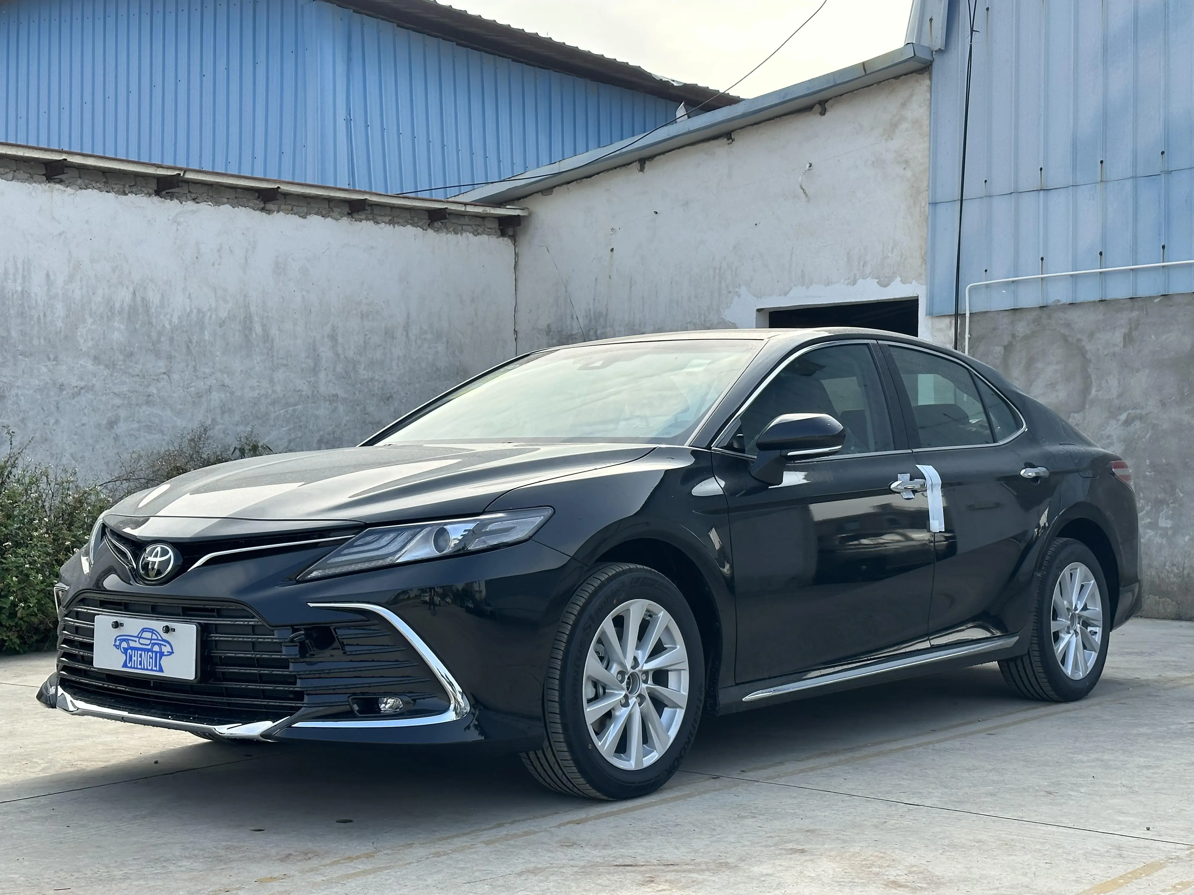 Новинка Toyota Camry 2 0 г роскошная серия роскошных автомобилей для продажи легкое освещение салона на бензиновом топливе с кожаными сиденьями и задней камерой